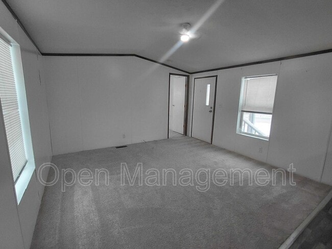 Building Photo - 301 Mantle Ave