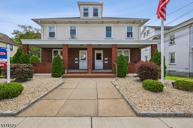Primary Photo - 215 Speedwell Ave