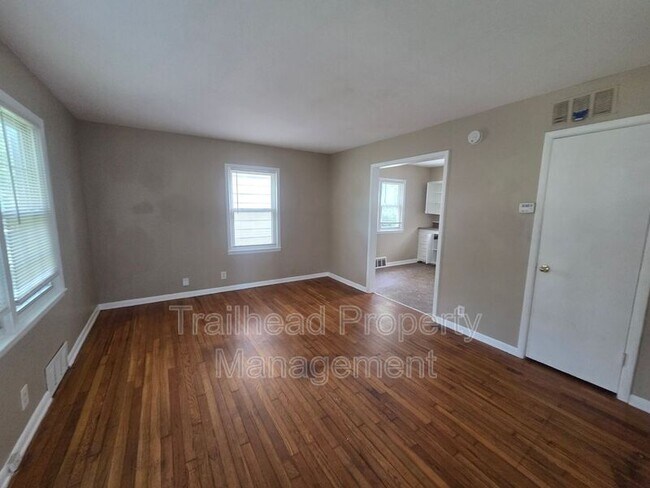 Building Photo - 1223 N Cottage Ave