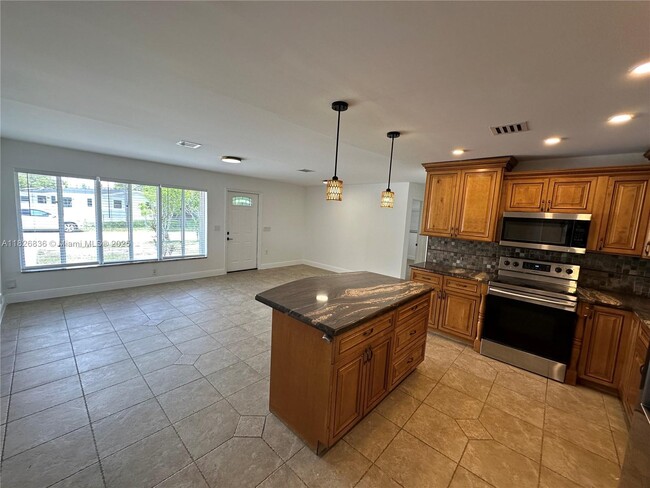 Building Photo - 4830 SW 41st Ave