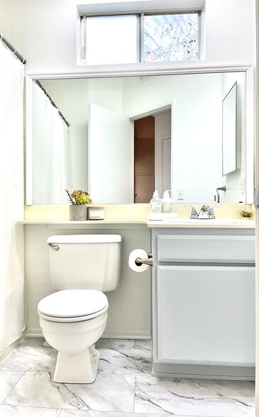 2nd bathroom - 415 Stoney Point Way