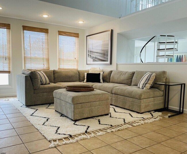 Building Photo - 5206 Ocean Dr S