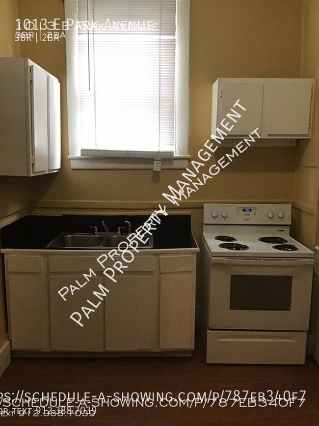 Building Photo - 1013 E Park Ave