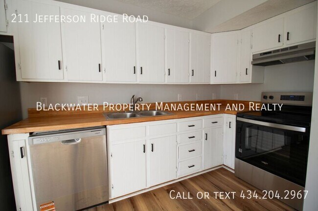 Building Photo - 211 Jefferson Ridge Rd