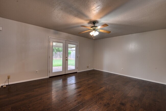 Building Photo - 301 Ellison St