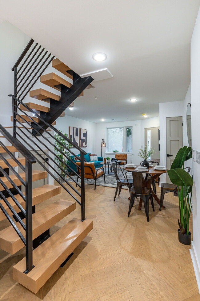 Building Photo - 609 S Orianna St