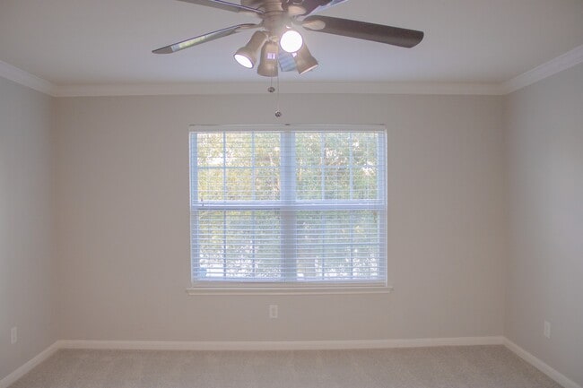 Building Photo - 29607 Legends Green Dr