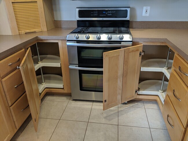 Building Photo - 46675 Winchester Dr