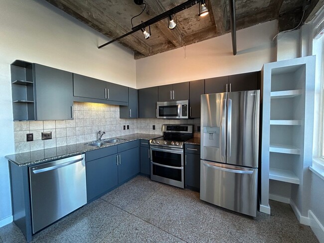 Building Photo - Downtown Fort Worth Texas Condo For Rent "...