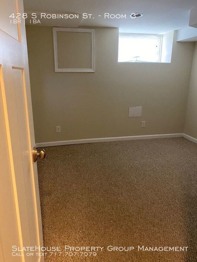 Building Photo - Room for Rent