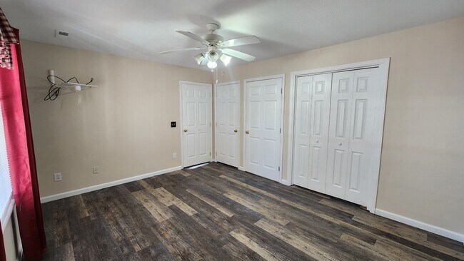 Master bedroom - 833 Plantation Dr