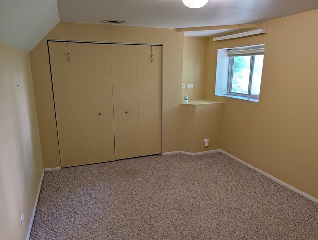 Building Photo - 843 E Princeton Cir