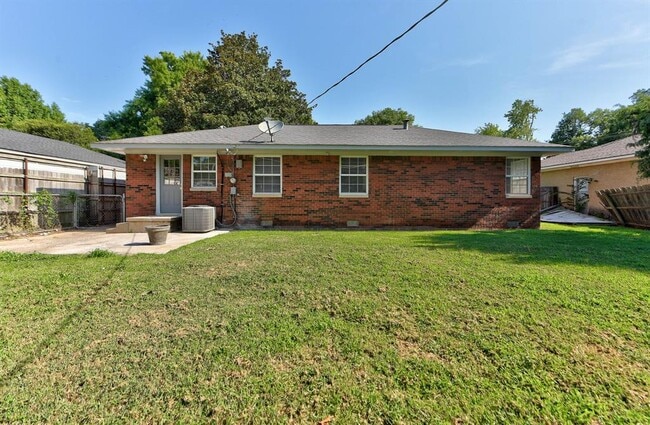 Building Photo - 1202 Windsor Way