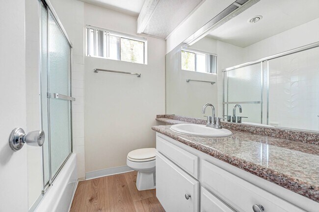 Interior Photo - 727 Westbourne