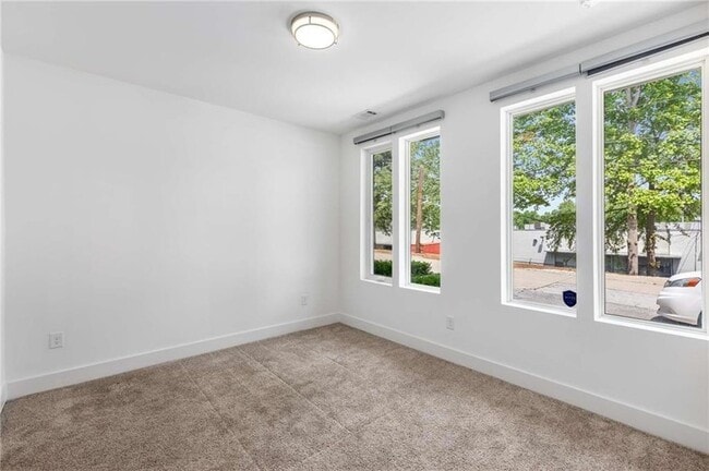 Building Photo - 1225 Chelsea Cir NW