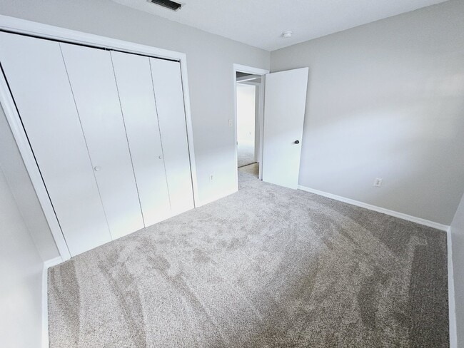 Building Photo - 2 bed 1 bath