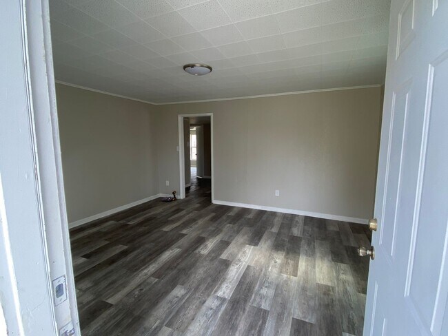 Building Photo - Fantastic Sand Springs Home