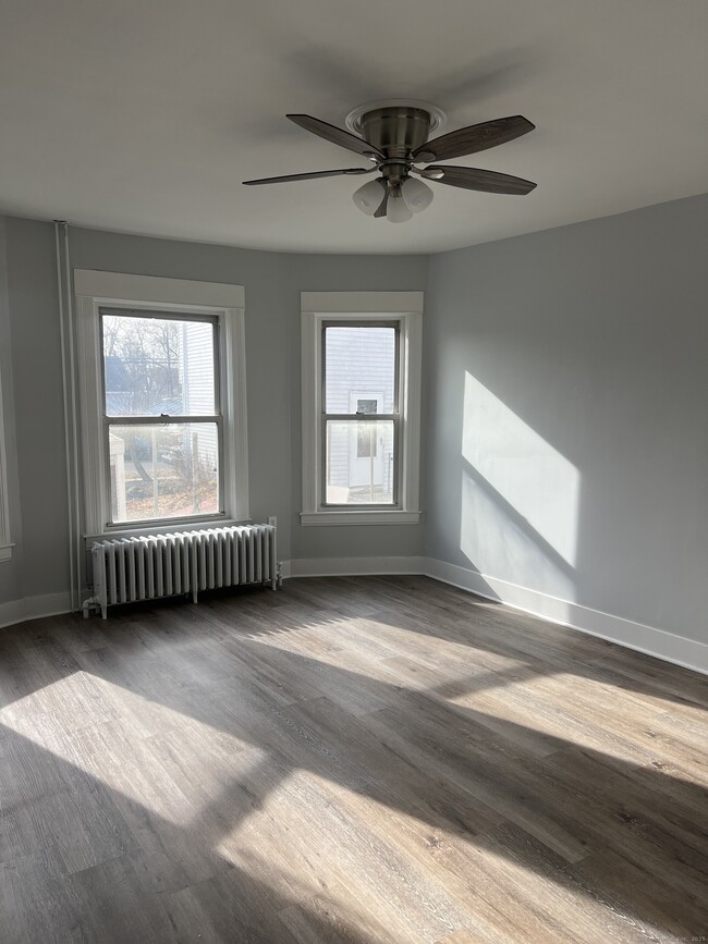 Building Photo - 261 S Cherry St