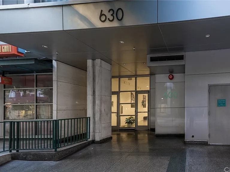 Building Photo - 630 W 6th St