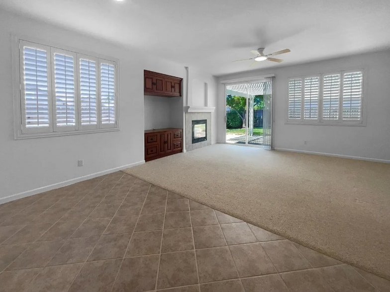 Building Photo - 9752 Sorrena Way
