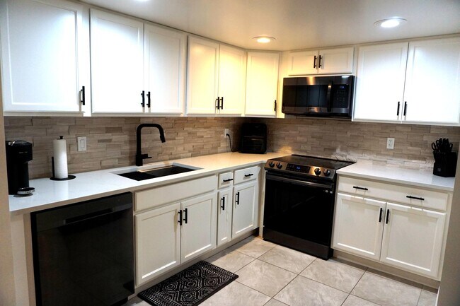 Building Photo - 2800 N Ocean Dr