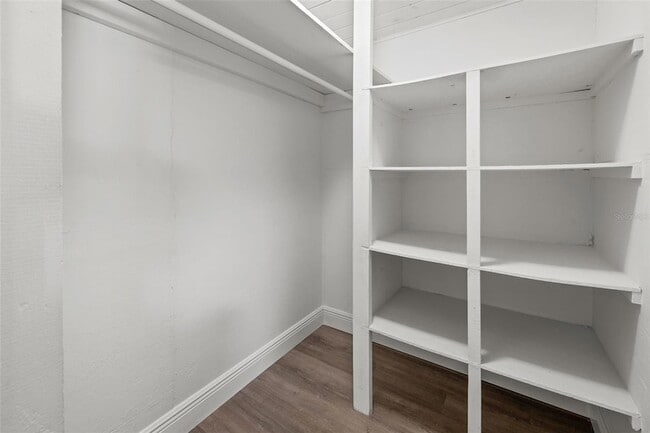 Building Photo - 1606 E Osborne Ave