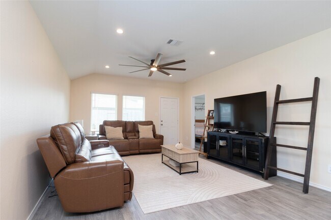 Building Photo - 14105 Upper Gardenia Ln