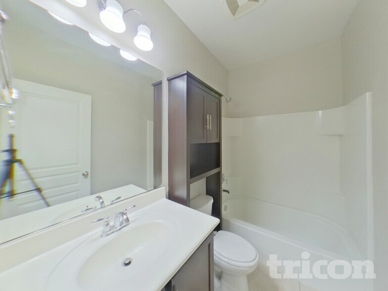 Building Photo - 10250 Copalito Dr