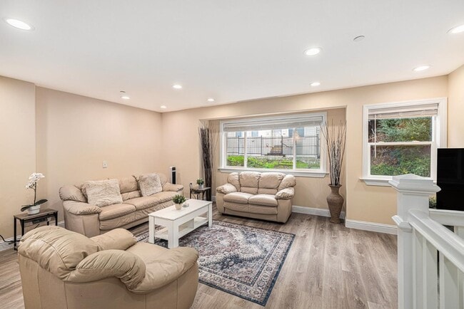 Building Photo - 2531 Wallace St