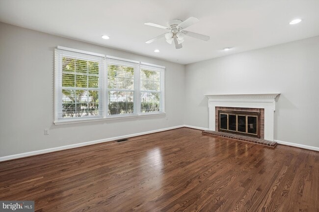 Building Photo - 8501 Canterbury Dr