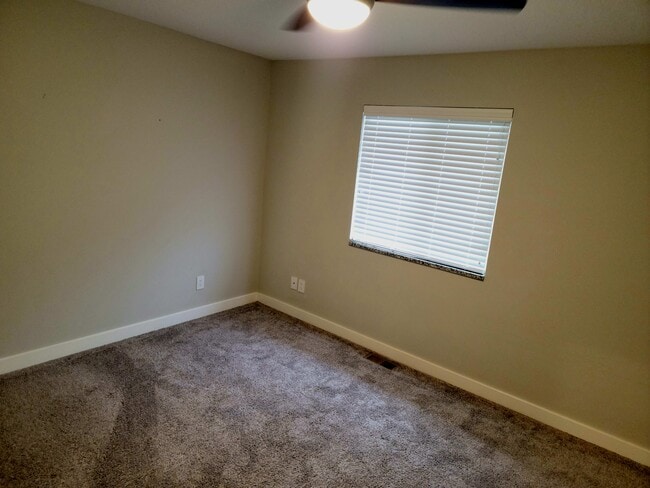 Building Photo - 1105 Fishlock Ave