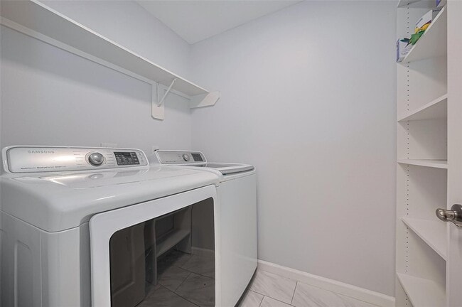 Building Photo - 5914 Clerkenwell Dr