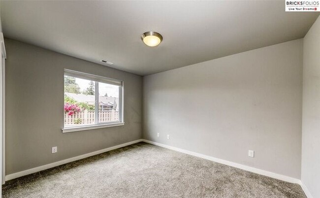 Building Photo - Banyan Grove, Bremerton: Charming 4-Bedroo...