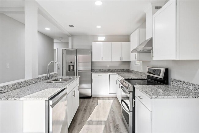 Building Photo - 1357 Plaza Ave SW