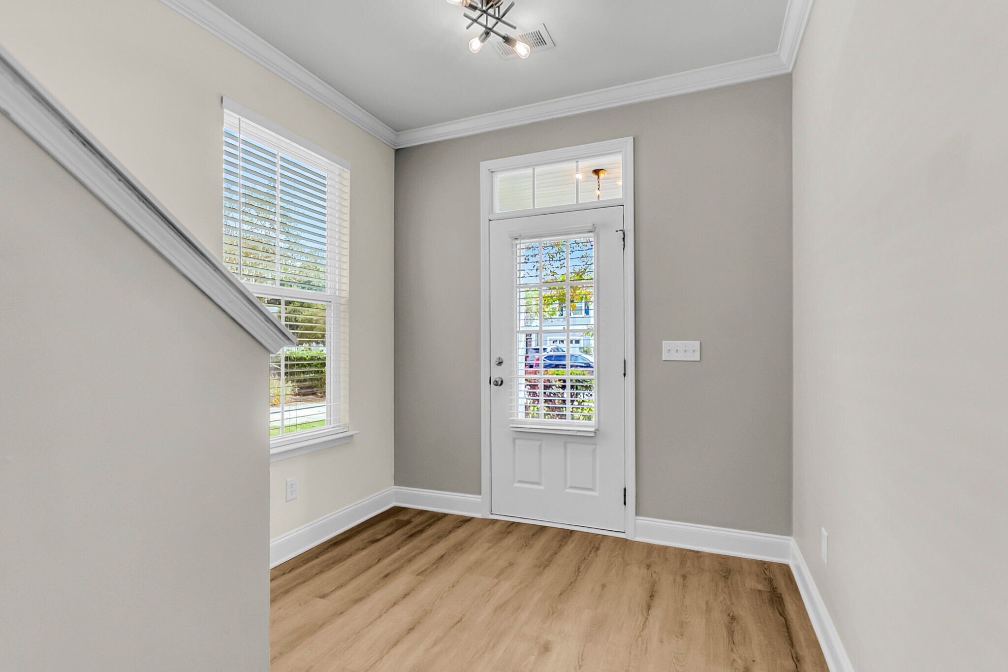Building Photo - 229 Larissa Dr