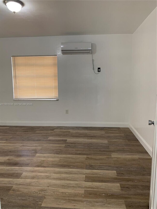 Building Photo - 6290 SW 39th St