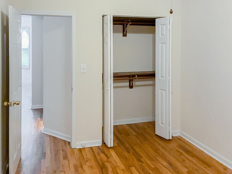 Building Photo - 2519 N Lincoln Ave