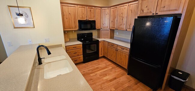 Building Photo - Beautiful 3 Bed 2 Bath One-Level Home Available in Quiet Neighborhood