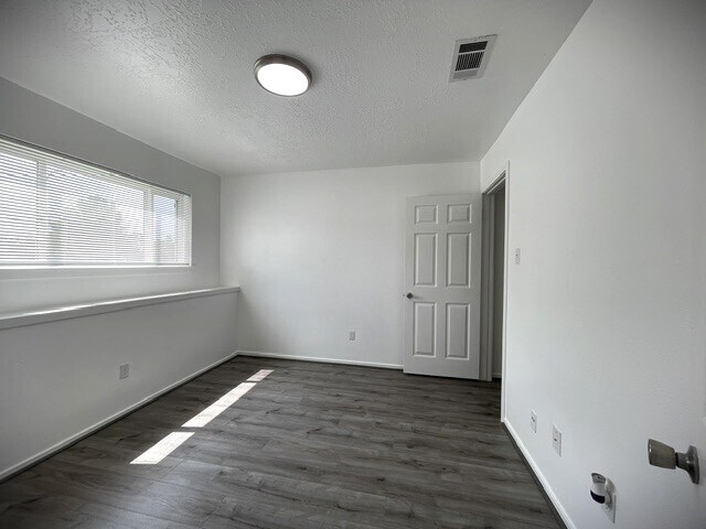Building Photo - 15523 Pensgate St