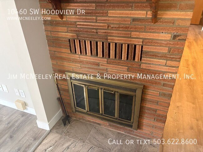 Building Photo - 10460 SW Hoodview Dr
