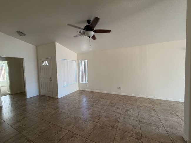 Building Photo - Centrally Located