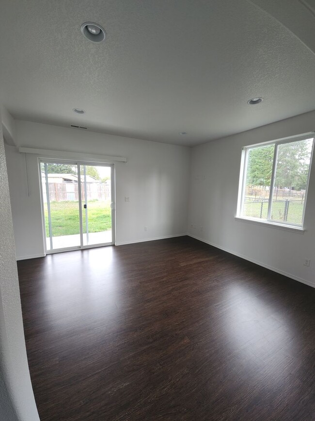 Building Photo - 619 Koontz Rd