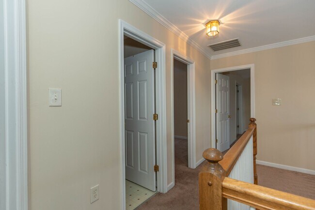 Building Photo - 4 bed, 2.5 bath Single Family Home in Char...