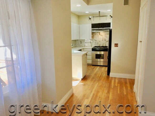 Building Photo - 10197-1136