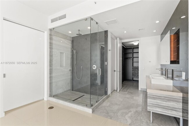 Building Photo - 1100 Biscayne Blvd