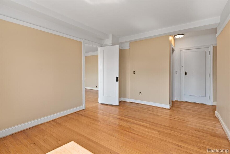 Building Photo - 15 E Kirby St