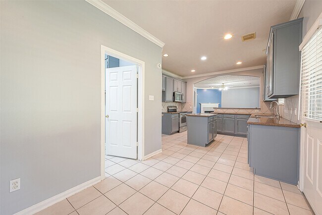 Building Photo - 13835 Desert Canyon Dr