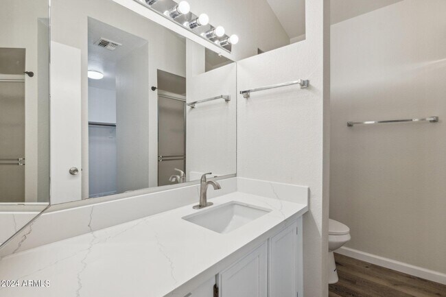 Building Photo - 5644 S 41st Pl