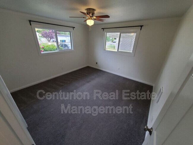 Building Photo - 1036 Queen City Blvd