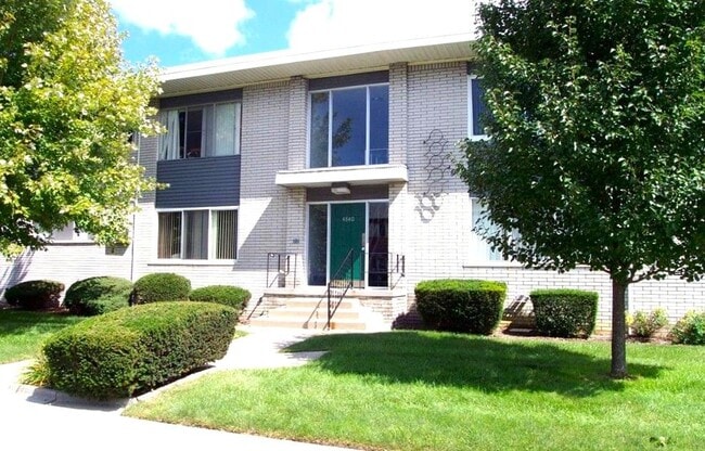 Primary Photo - 4840 Briarwood Ave